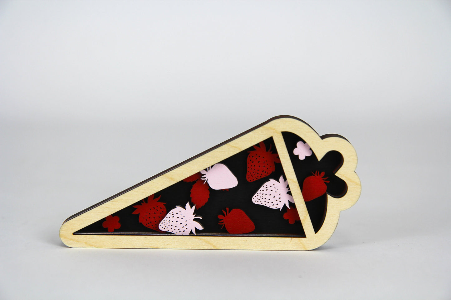 3D Zuckertüte mit Erdbeeren aus Holz / Geschenk, Einschulung, Schulkind / in zwei Größen erhältlich 15 cm und 25 cm