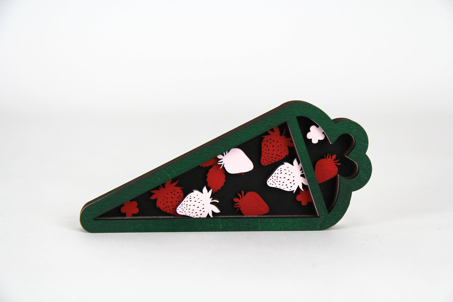 3D Zuckertüte mit Erdbeeren aus Holz / Geschenk, Einschulung, Schulkind / in zwei Größen erhältlich 15 cm und 25 cm