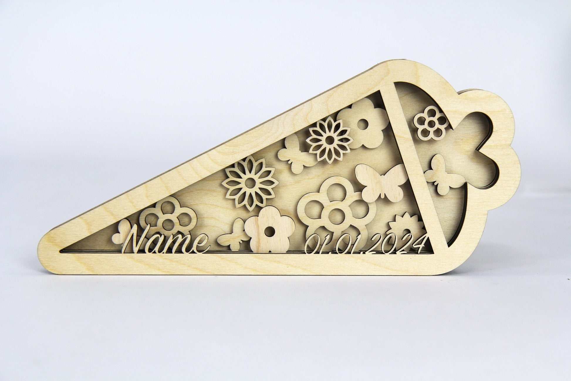 3D Zuckertüte mit Blumen und individuellen Daten aus Holz / Geschenk, Einschulung, Schulkind / in zwei Größen erhältlich 15 cm und 25 cm