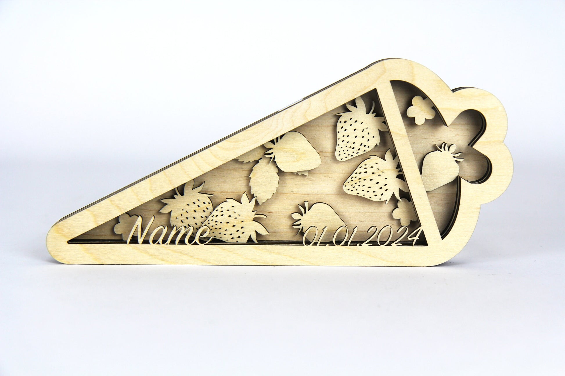 3D Zuckertüte mit Erdbeeren und individuellen Daten aus Holz / Geschenk, Einschulung, Schulkind / in zwei Größen erhältlich 15 cm und 25 cm