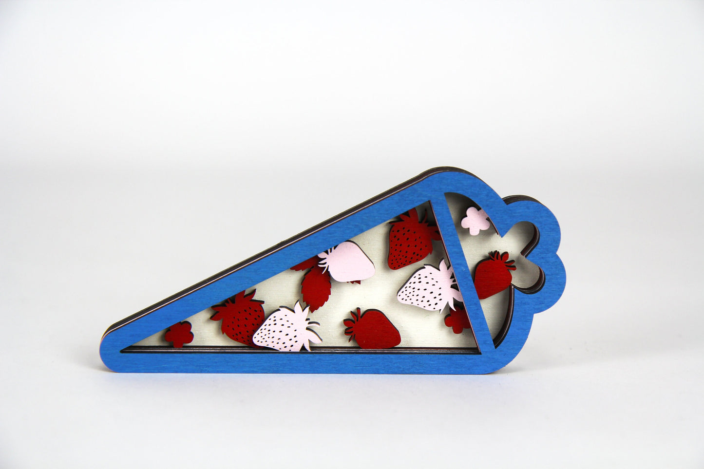 3D Zuckertüte mit Erdbeeren aus Holz / Geschenk, Einschulung, Schulkind / in zwei Größen erhältlich 15 cm und 25 cm