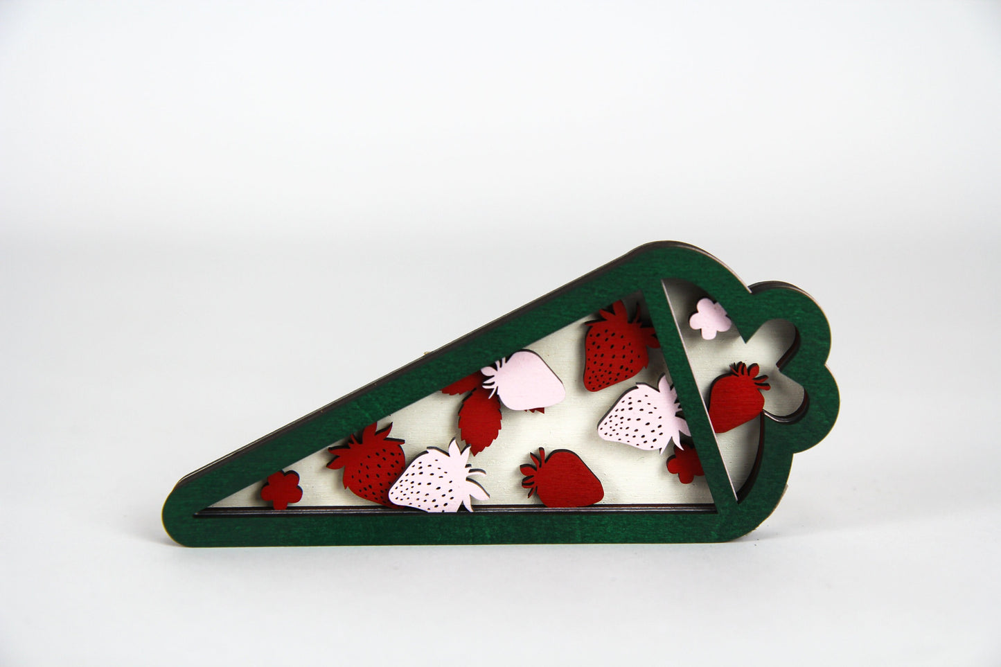 3D Zuckertüte mit Erdbeeren aus Holz / Geschenk, Einschulung, Schulkind / in zwei Größen erhältlich 15 cm und 25 cm