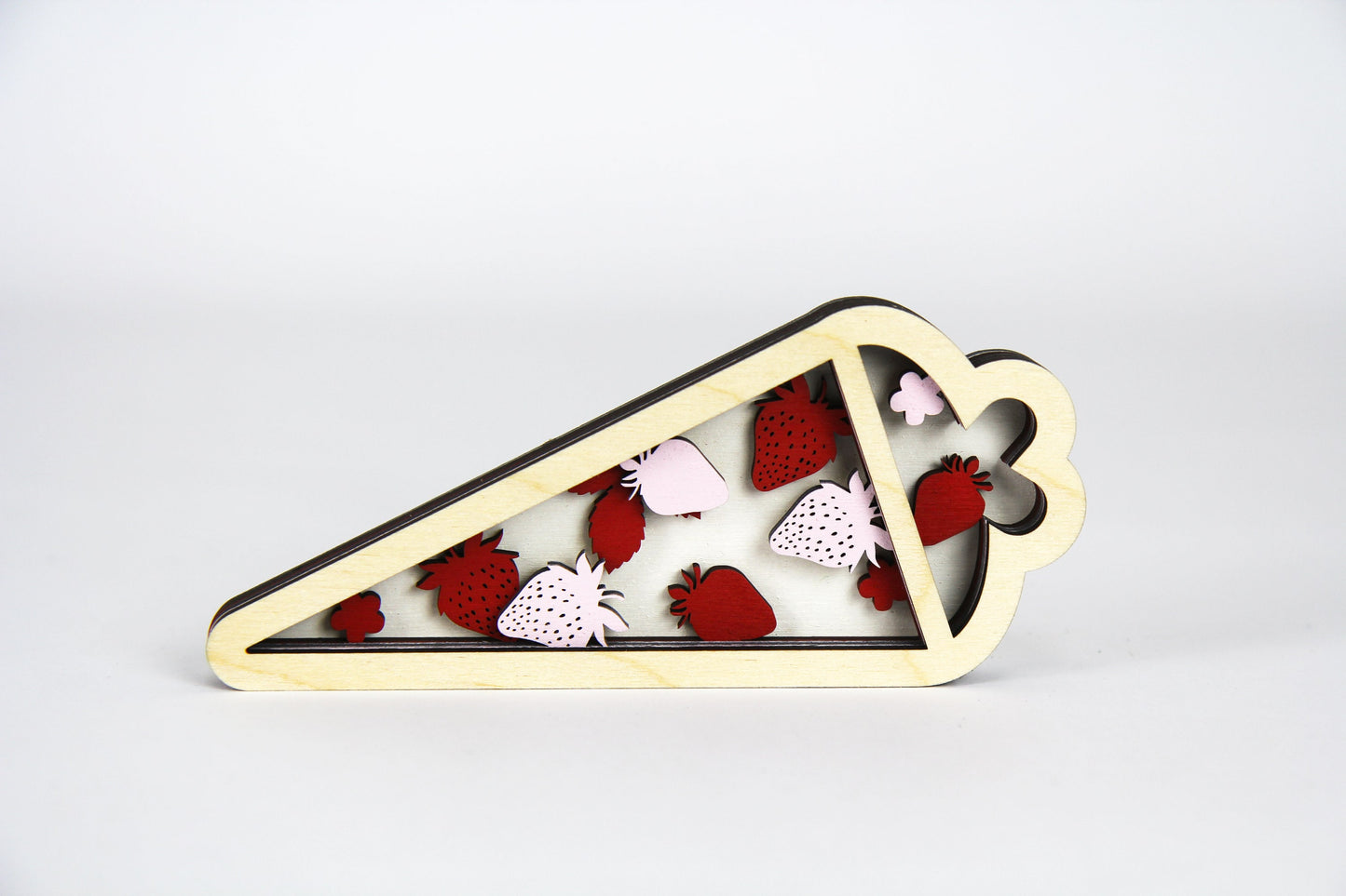 3D Zuckertüte mit Erdbeeren aus Holz / Geschenk, Einschulung, Schulkind / in zwei Größen erhältlich 15 cm und 25 cm