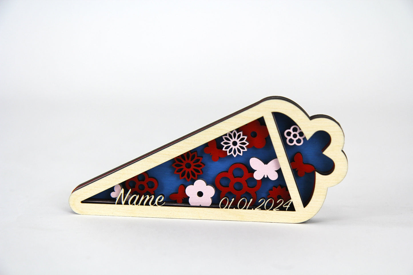 3D Zuckertüte mit Blumen und individuellen Daten aus Holz / Geschenk, Einschulung, Schulkind / in zwei Größen erhältlich 15 cm und 25 cm