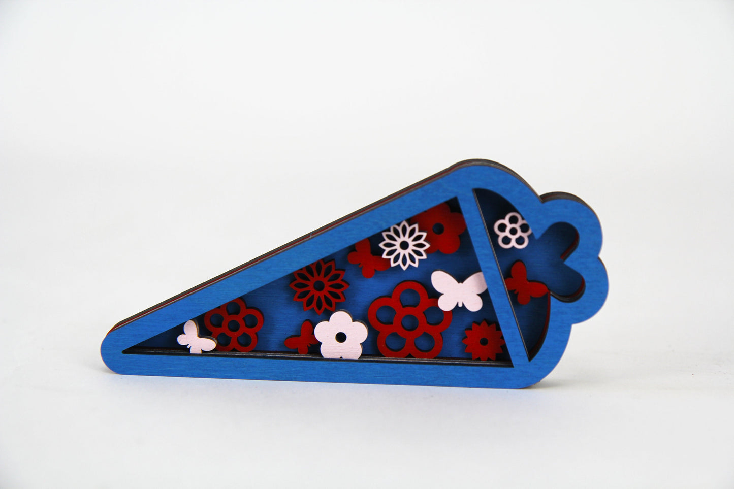 3D Zuckertüte mit Blumen aus Holz / Geschenk, Einschulung, Schulkind / in zwei Größen erhältlich 15 cm und 25 cm / viele bunte Farben