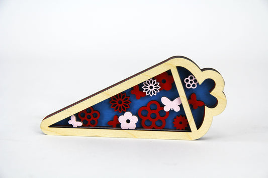 3D Zuckertüte mit Blumen aus Holz / Geschenk, Einschulung, Schulkind / in zwei Größen erhältlich 15 cm und 25 cm / viele bunte Farben