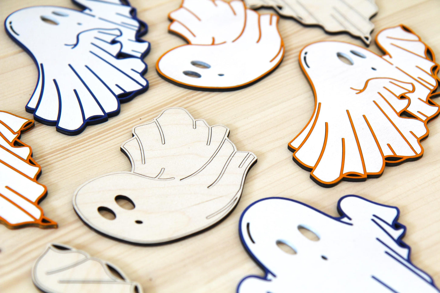 Geister Dekoration 3-Teiligels Set für Halloween aus Holz / Tisch oder Wand Deko / Mehrfarbig / ca 10 bis 15 cm groß