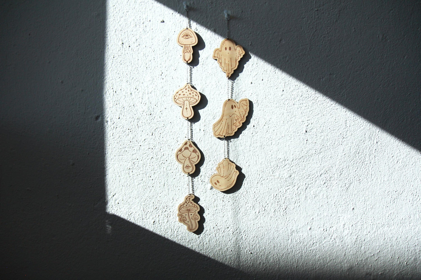 Wandketten mit Geister und Pilz Motiven / Halloween oder Spirituelle Dekoration