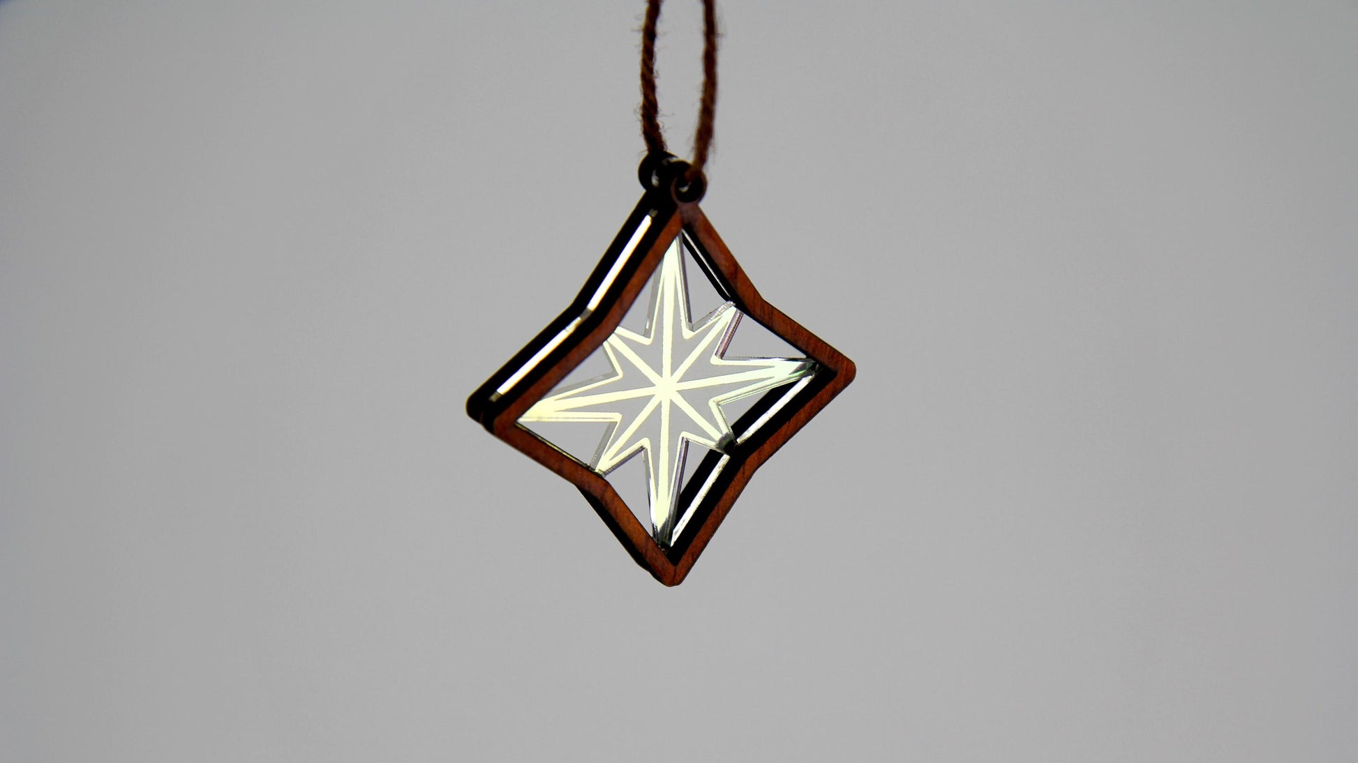 Baumschmuck für die Weihnachtszeit / 5er Set / Holz und Acryl / Ca. 6-7 cm groß / Schneeflocken / Tannenbaum / Zuckerstange