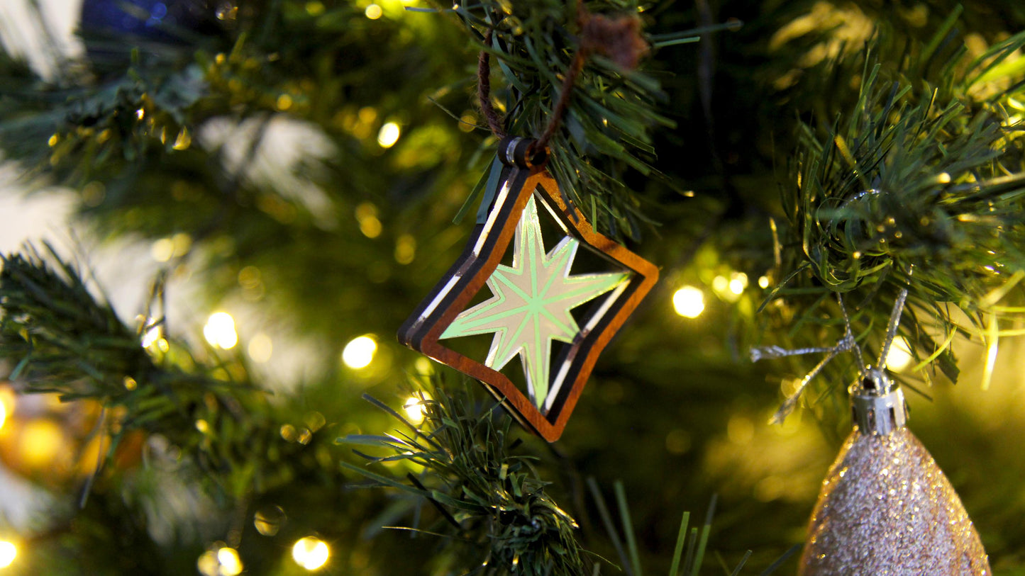 Baumschmuck für die Weihnachtszeit / 5er Set / Holz und Acryl / Ca. 6-7 cm groß / Schneeflocken / Tannenbaum / Zuckerstange