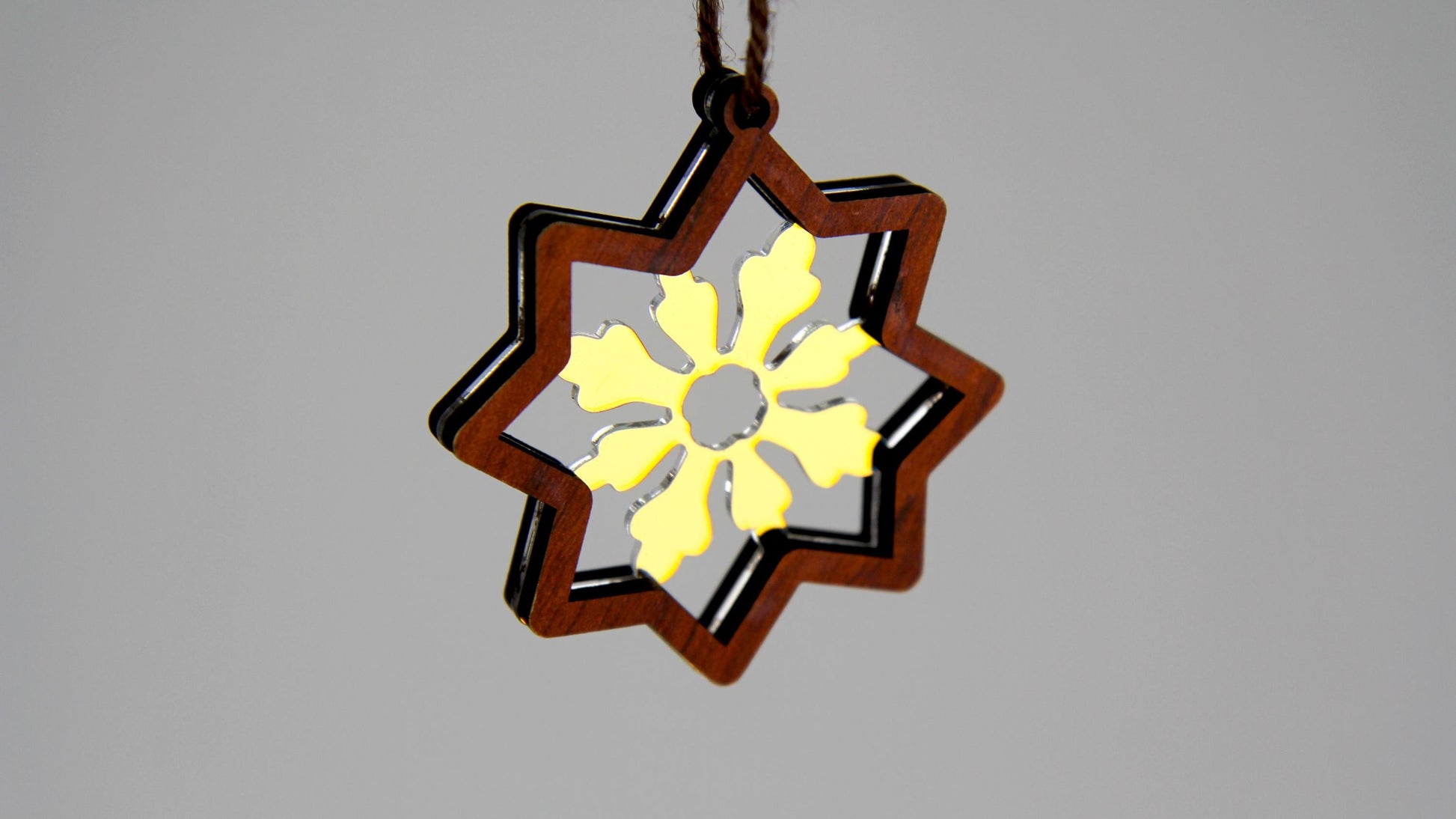 Baumschmuck für die Weihnachtszeit / 5er Set / Holz und Acryl / Ca. 6-7 cm groß / Schneeflocken / Tannenbaum / Zuckerstange
