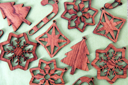 Baumschmuck für die Weihnachtszeit / 10er Set / Ca. 6-7 cm groß / Schneeflocken / Tannenbaum / Zuckerstange