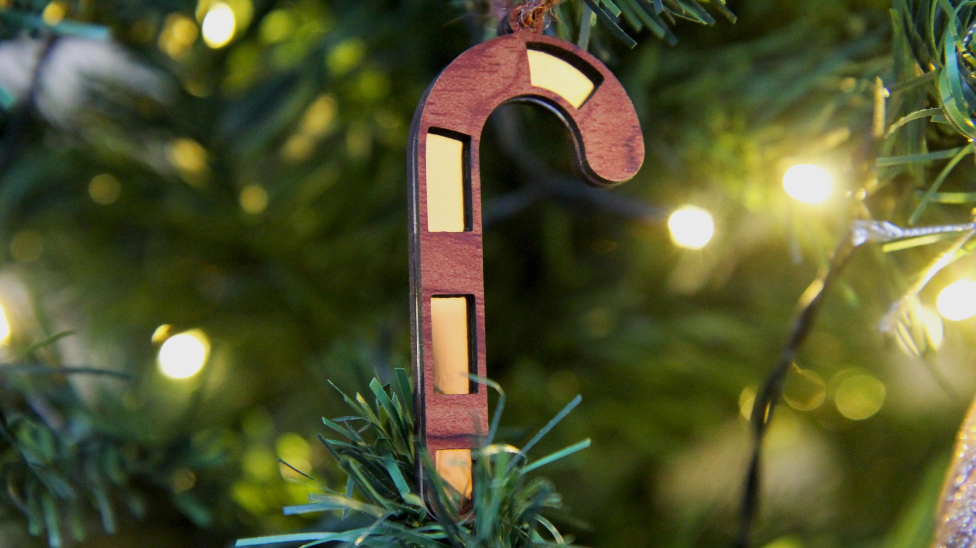 Baumschmuck für die Weihnachtszeit / 5er Set / Holz und Acryl / Ca. 6-7 cm groß / Schneeflocken / Tannenbaum / Zuckerstange